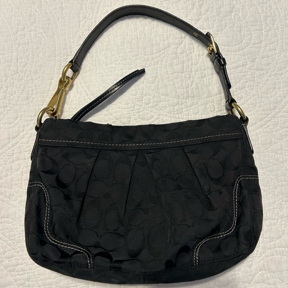 COACH PLEATED HAMPTONS SIGNATURE SHOULDER BAG - Picture 3 of 8